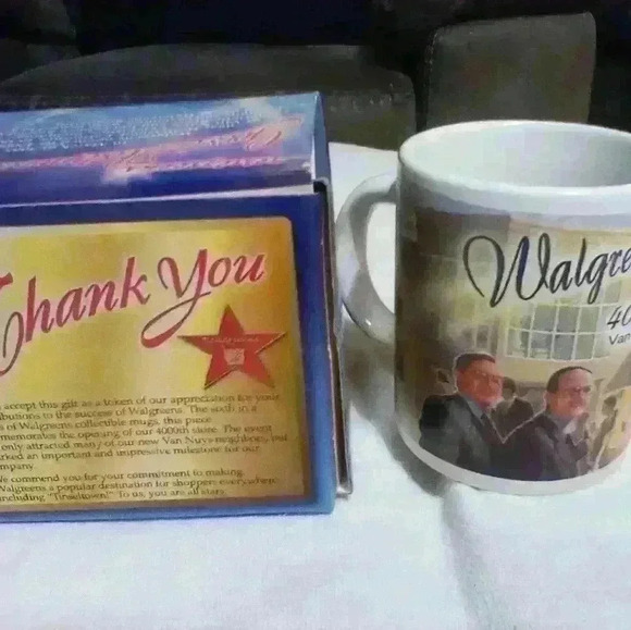 Collectible Walgreen goes Hollywood 4000th Store. - Picture 2 of 4